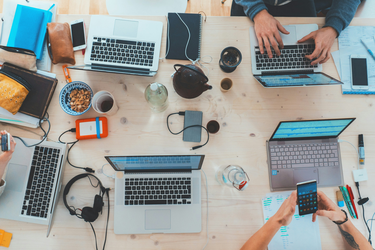 مواقع بيع المنتجات الرقمية ودورها لمصنعي المحتوى الرقمي