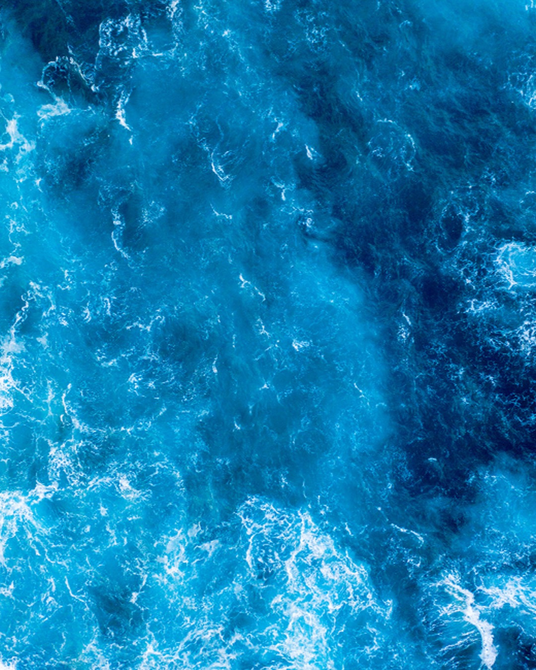 A Captivating Design Reflecting the Power and Beauty of Ocean Waves